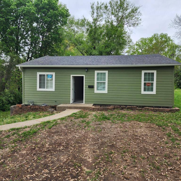 House for rent at 7330 Agnes Ave, Kansas City, MO 64132