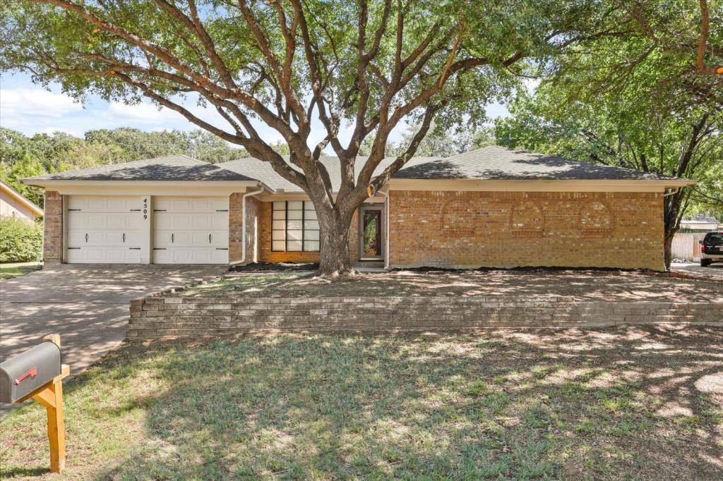 House for rent at 4509 Branchview Dr, Arlington, TX 76017