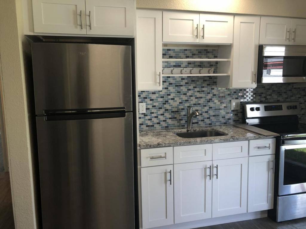 Apartment for rent at 1150 Polk St, Fort Myers, FL 33916