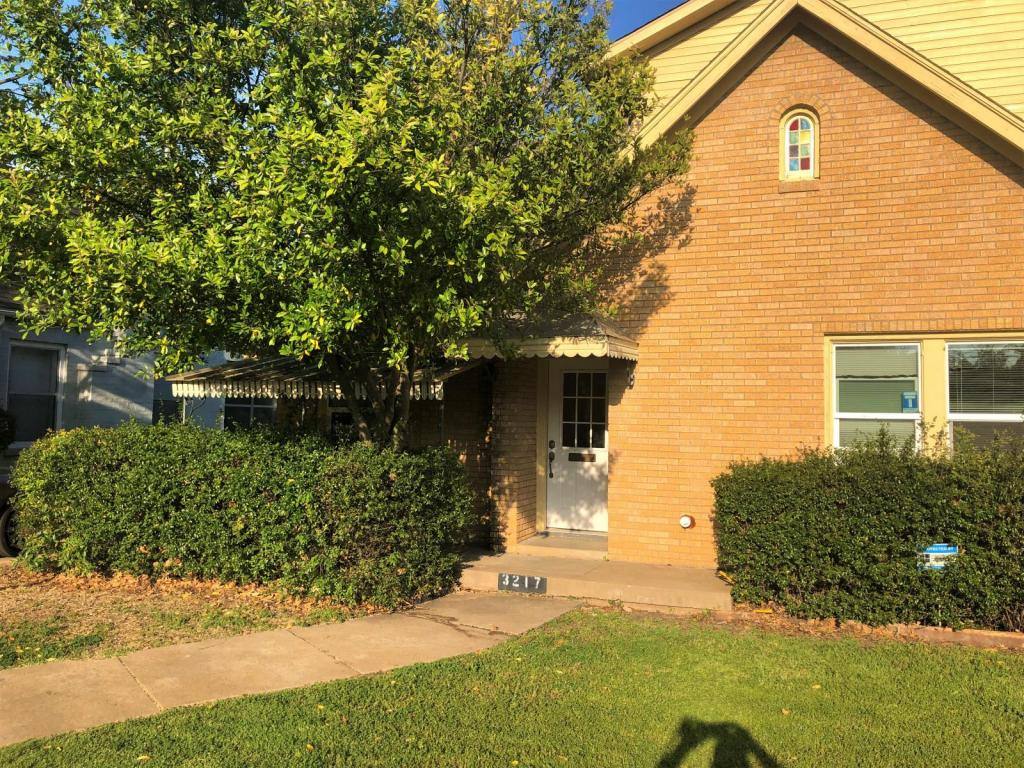 House for rent at 3217 Rogers Ave, Arlington, TX 76019