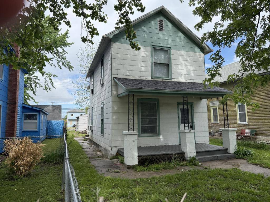 House for rent at 417 NE Lake St, Topeka, KS 66616