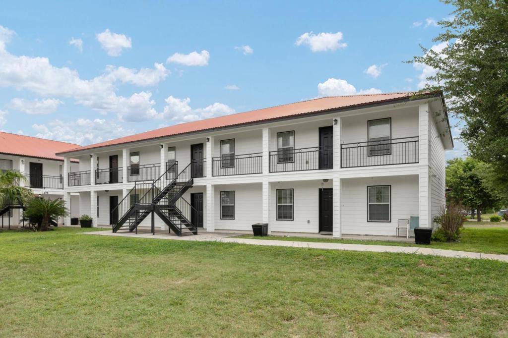 Apartment for rent at 1105 W Stubbs St #4, Edinburg, TX 78539