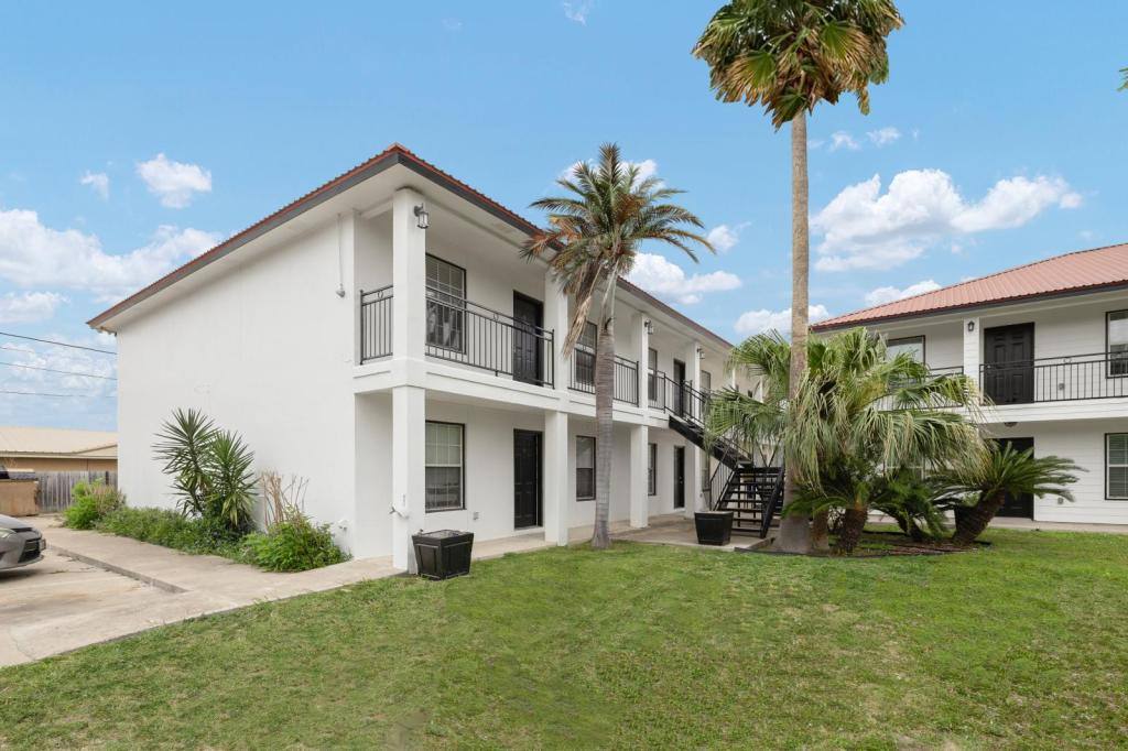 Apartment for rent at 1105 W Stubbs St #1, Edinburg, TX 78539