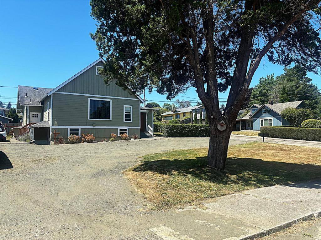 Apartment for rent at 625 Maryland Ave, North Bend, OR 97459