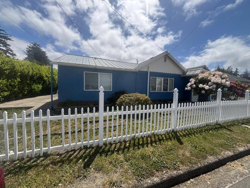 House for rent at 183 N Cammann St, Coos Bay, OR 97420