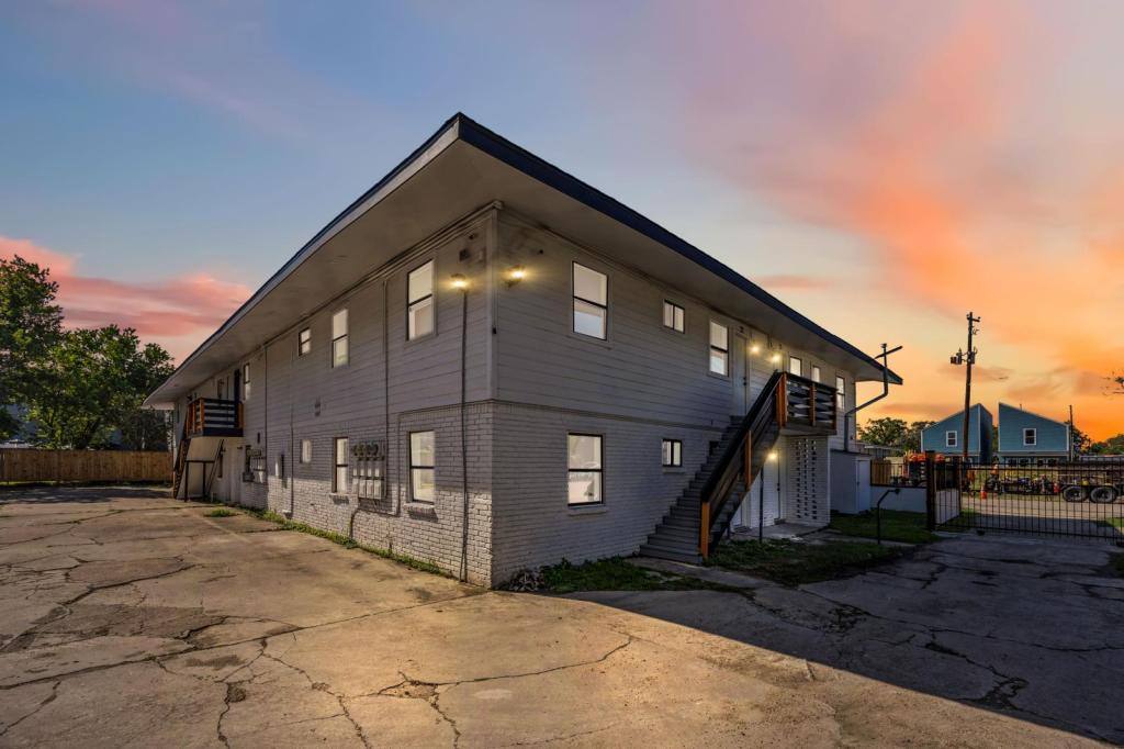 Apartment for rent at 6811 Del Rio St, Houston, TX 77021