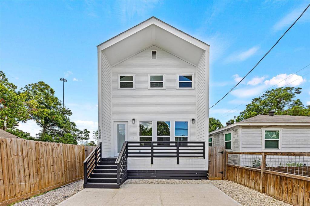 House for rent at 1404 E 31st St, Houston, TX 77022