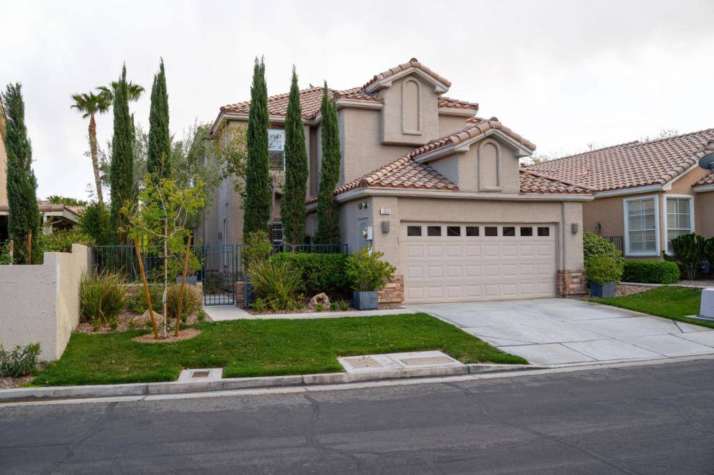 House for rent at 1352 Fox Acres Dr, Las Vegas, NV 89134