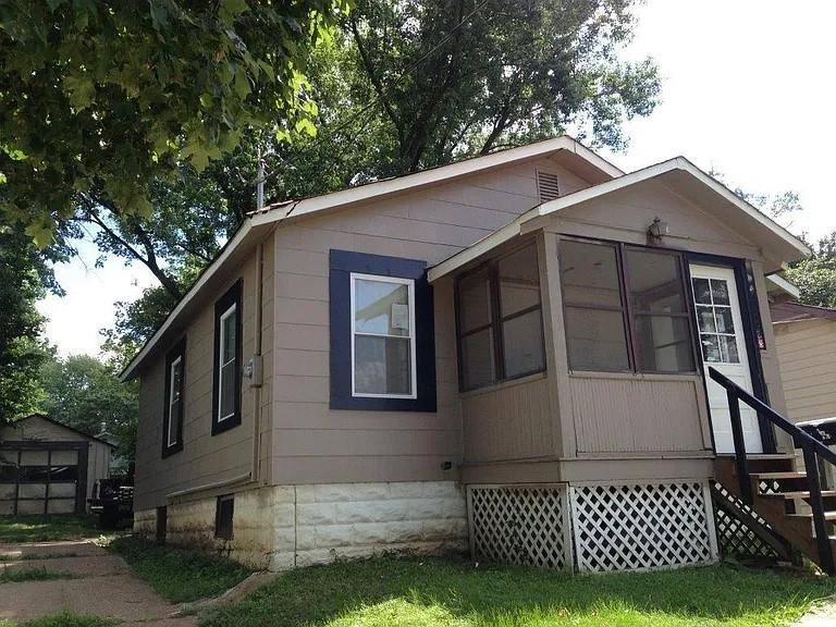 House for rent at 9418 Chester Ave, Saint Louis, MO 63114