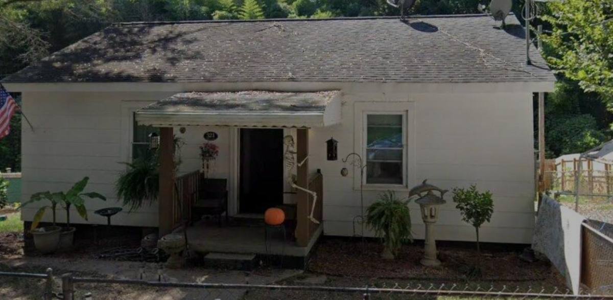 House for rent at 321 N Vance St #1, Gastonia, NC 28052
