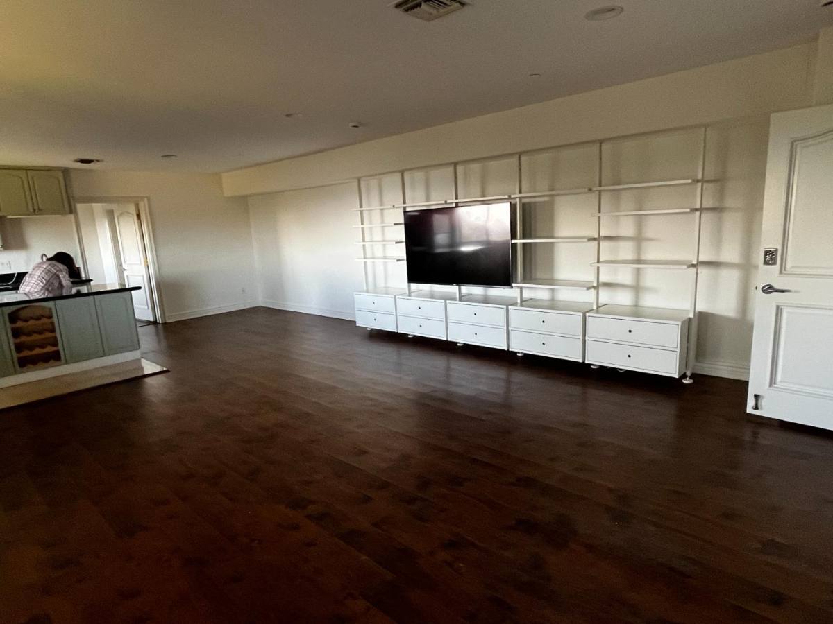 Apartment for rent at 2514 Roscomare Rd 2516, Los Angeles, CA 90077
