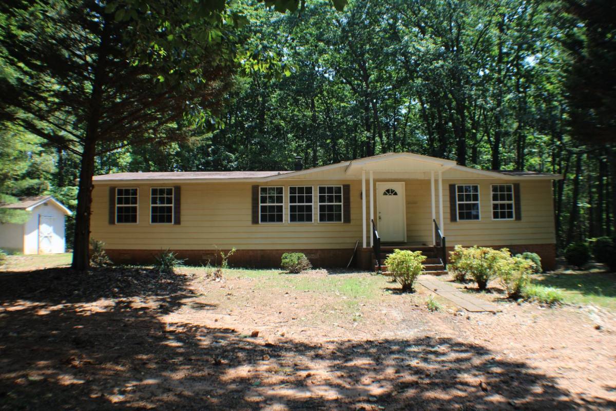 House for rent at 3062 Union Church Rd #3062 Ro, Lincolnton, NC 28092