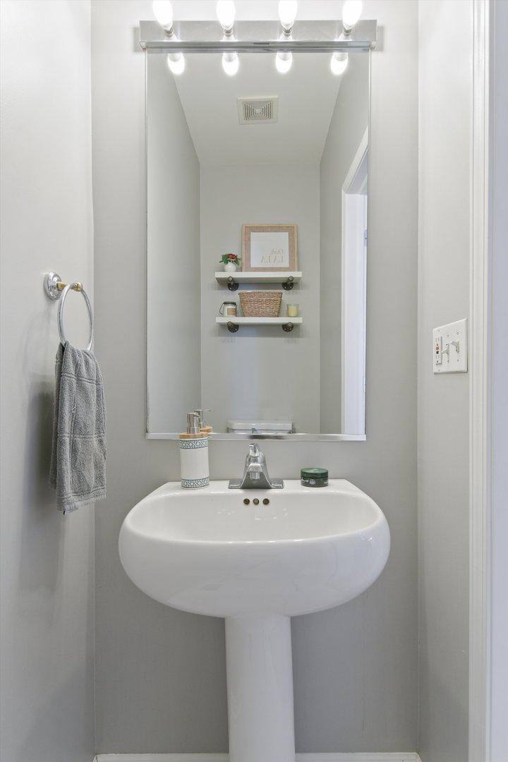 Townhouse for rent at 1125 W Newport Ave #M, Chicago, IL 60657