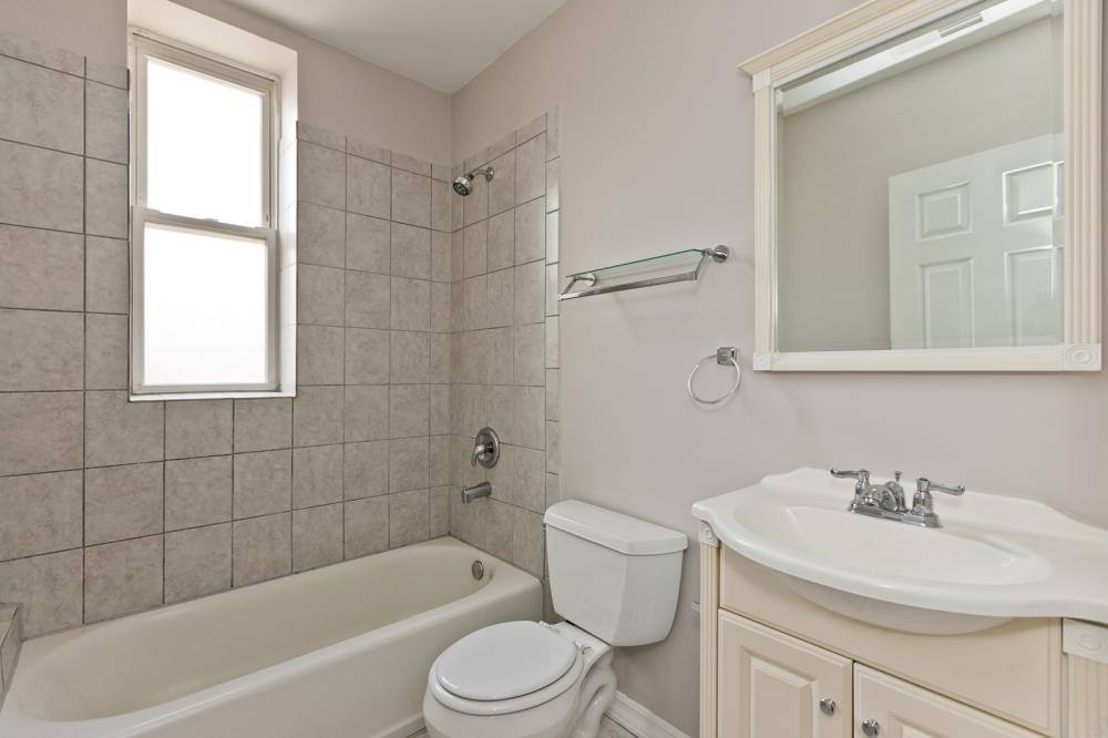 Apartment for rent at 3217 W Altgeld #2W, Chicago, IL 60647