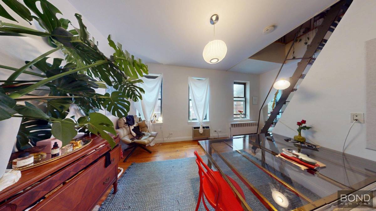 Apartment for rent at 237 Sullivan St #3E, New York, NY 10013