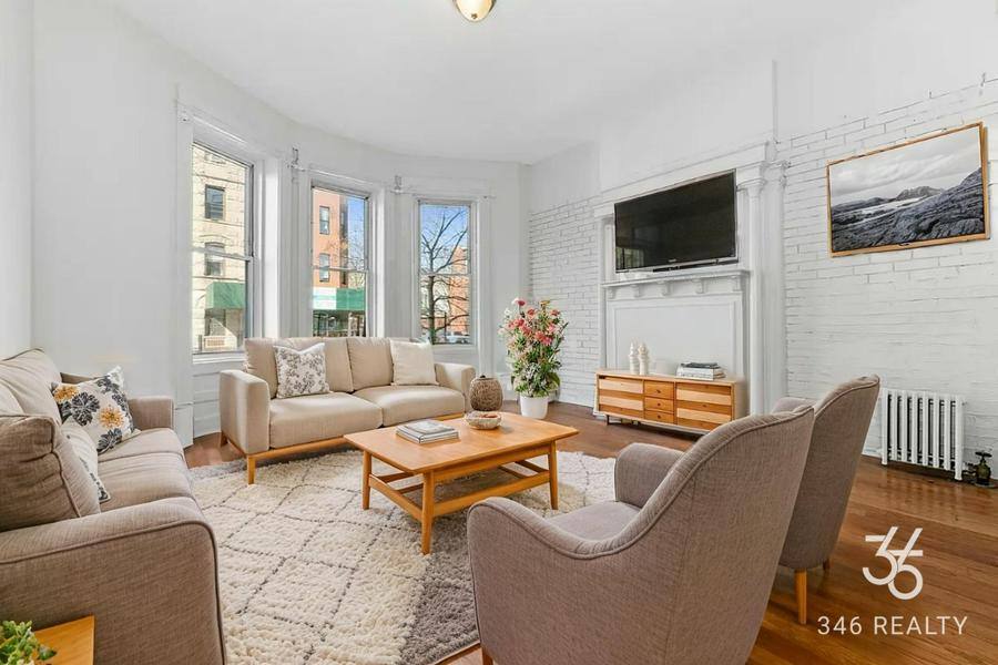 Townhouse for rent at 293 Stuyvesant Ave #1L, Brooklyn, NY 11233