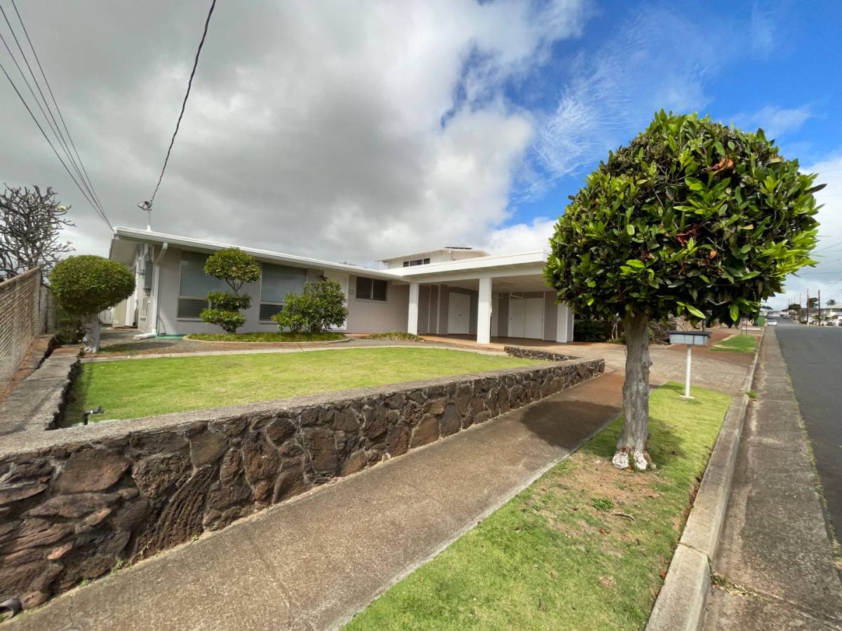 1472 Kalauipo St, Pearl City, HI 96782