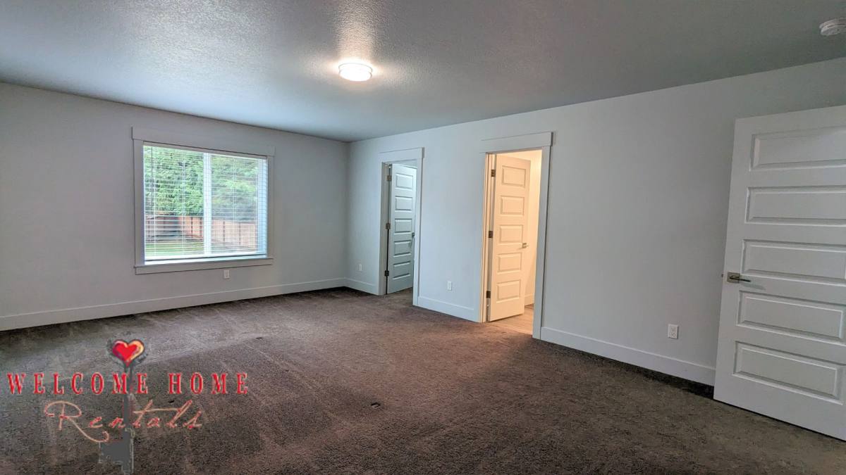 Apartment for rent at 116 & 118 Oak St, Winlock, WA 98596