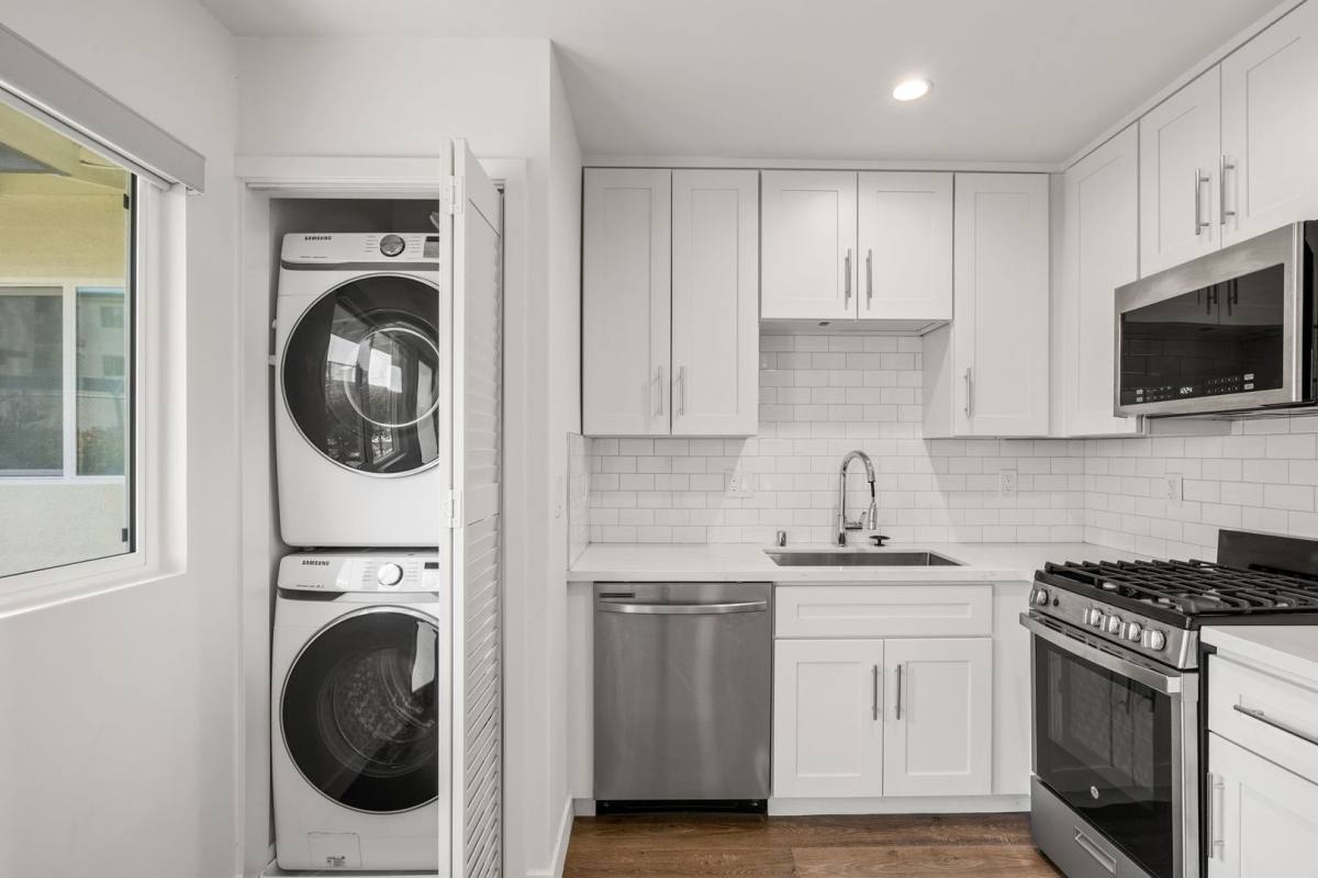 Apartment for rent at 17302 Ermanita Ave, Torrance, CA 90504