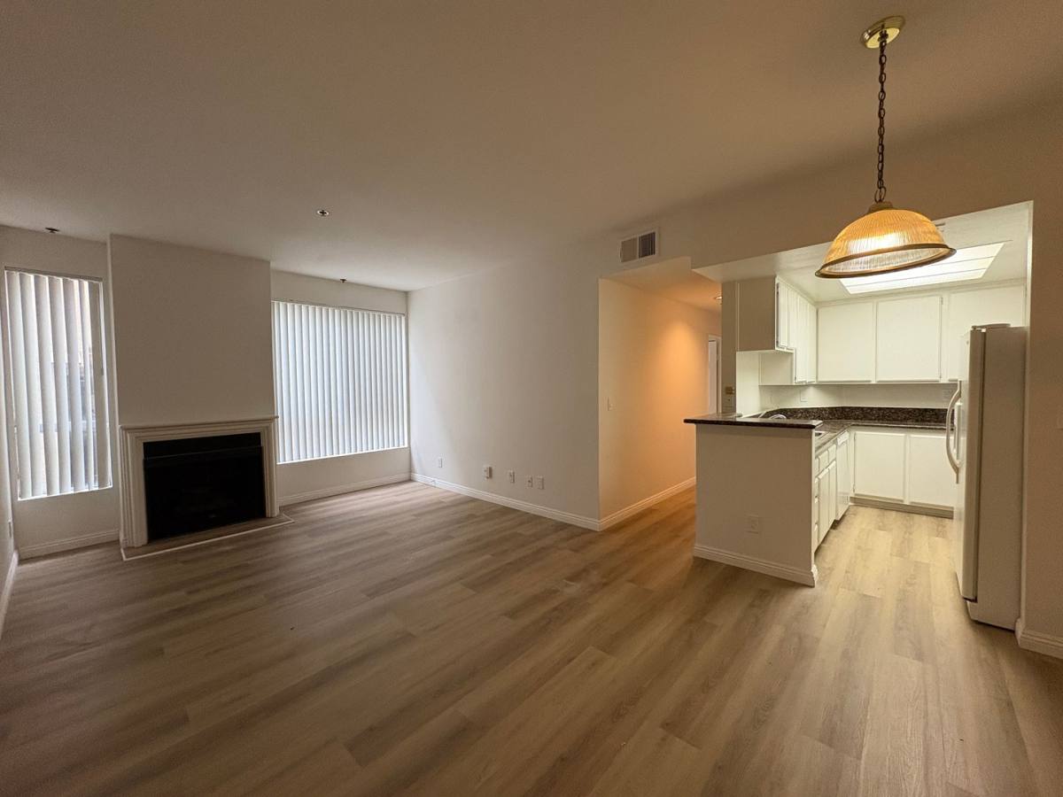 Apartment for rent at 8715 Burton Way, Los Angeles, CA 90048