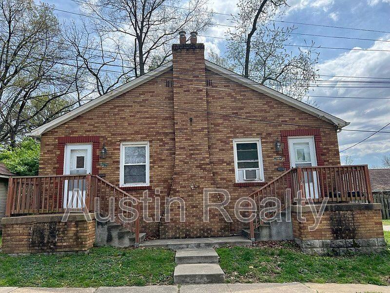 Apartment for rent at 8840 Graceland Ave, Saint Louis, MO 63114