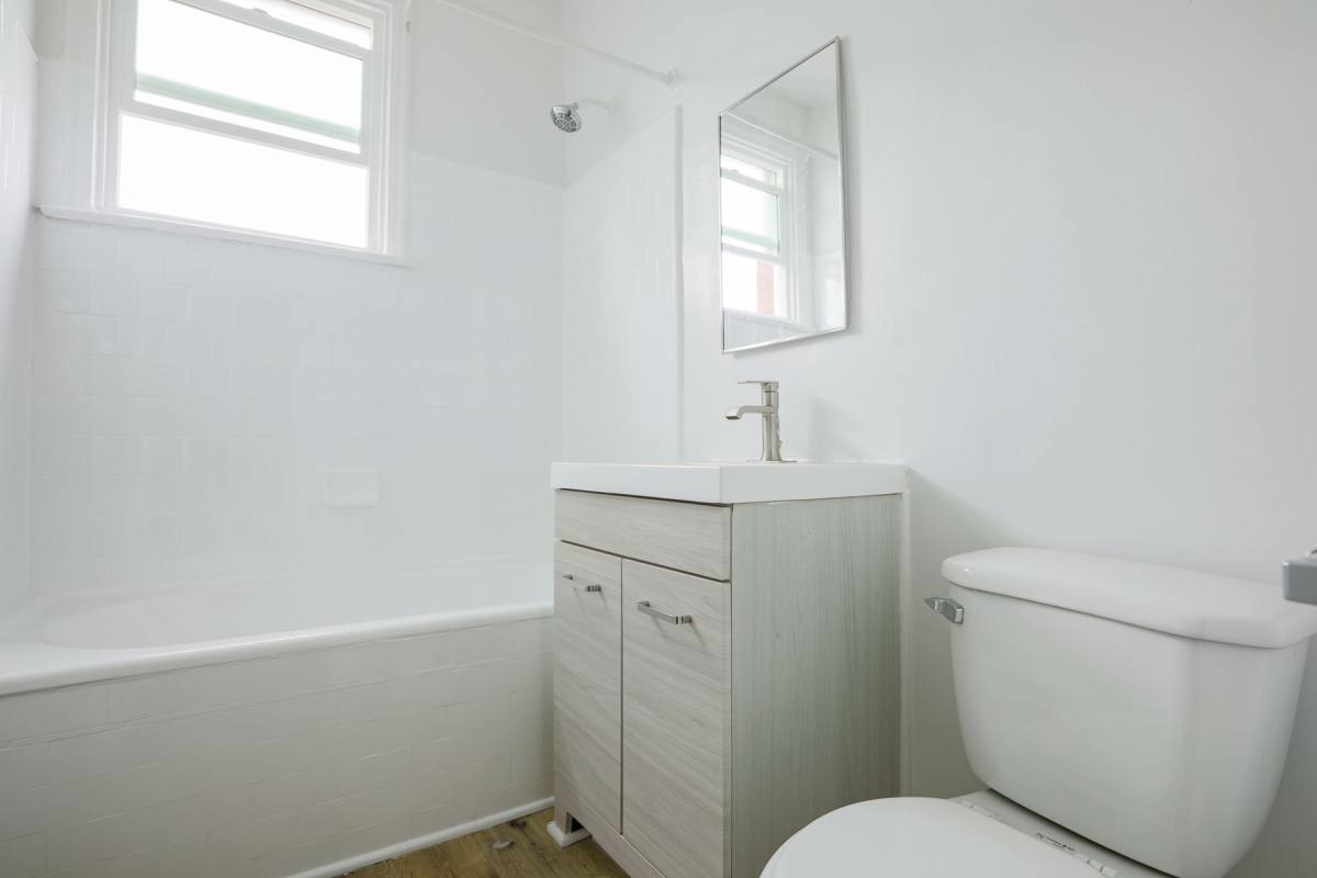 Apartment for rent at 454 S Catalina St, Los Angeles, CA 90020