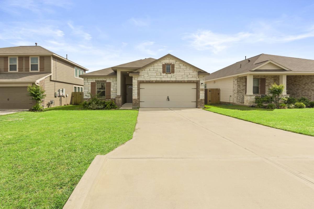House for rent at 13076 Laura Lake Dr, Willis, TX 77318