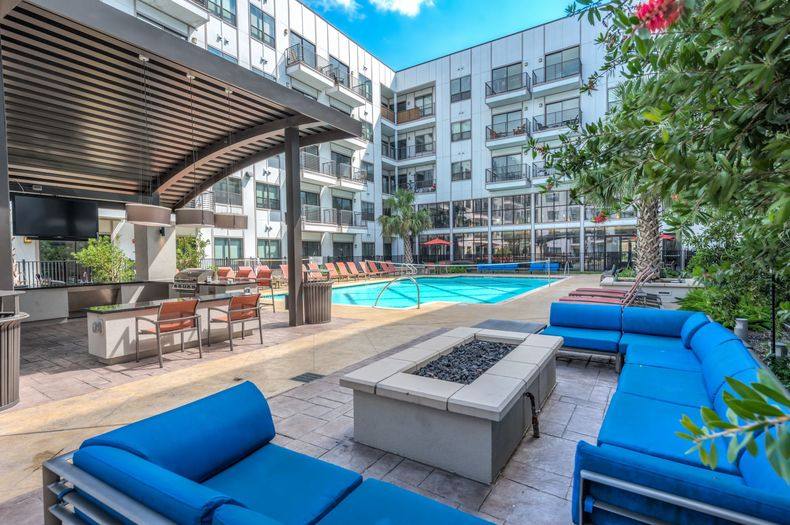 Apartment for rent at 4021 Koehler St, Houston, TX 77007