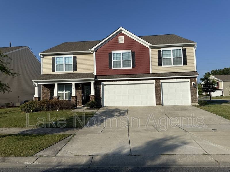 House for rent at 9010 Harwood Knoll Dr, Charlotte, NC 28214