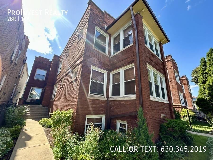 Apartment for rent at 2734 N Campbell Ave #1R, Chicago, IL 60647
