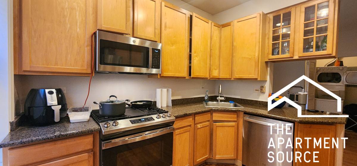 House for rent at 832 Seward St #1, Evanston, IL 60202