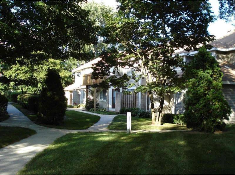 Condo for rent at 1011 Farwell Court, Gurnee, IL 60031