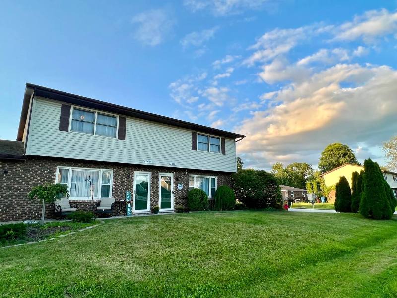 Townhouse for rent at 2014 Washington Ave, Chesterton, IN 46304