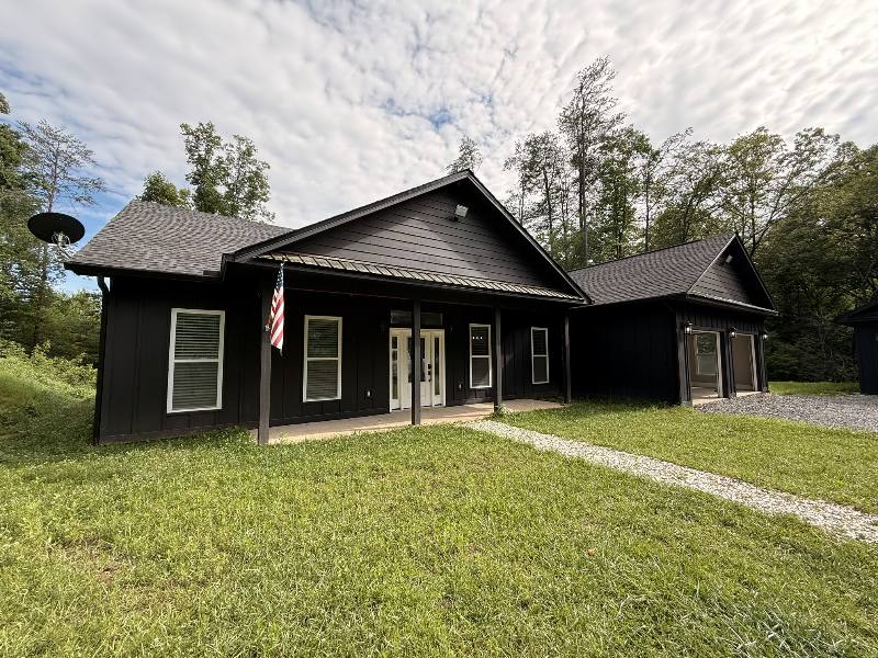 House for rent at 415 Autumn Ridge Dr, Mineral Bluff, GA 30559