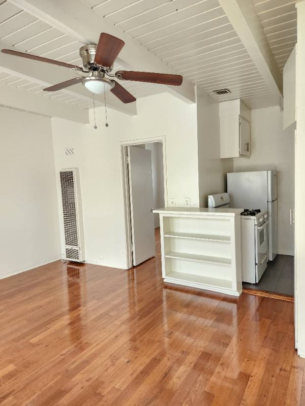 Apartment for rent at 1909 N Beachwood #18, Los Angeles, CA 90068