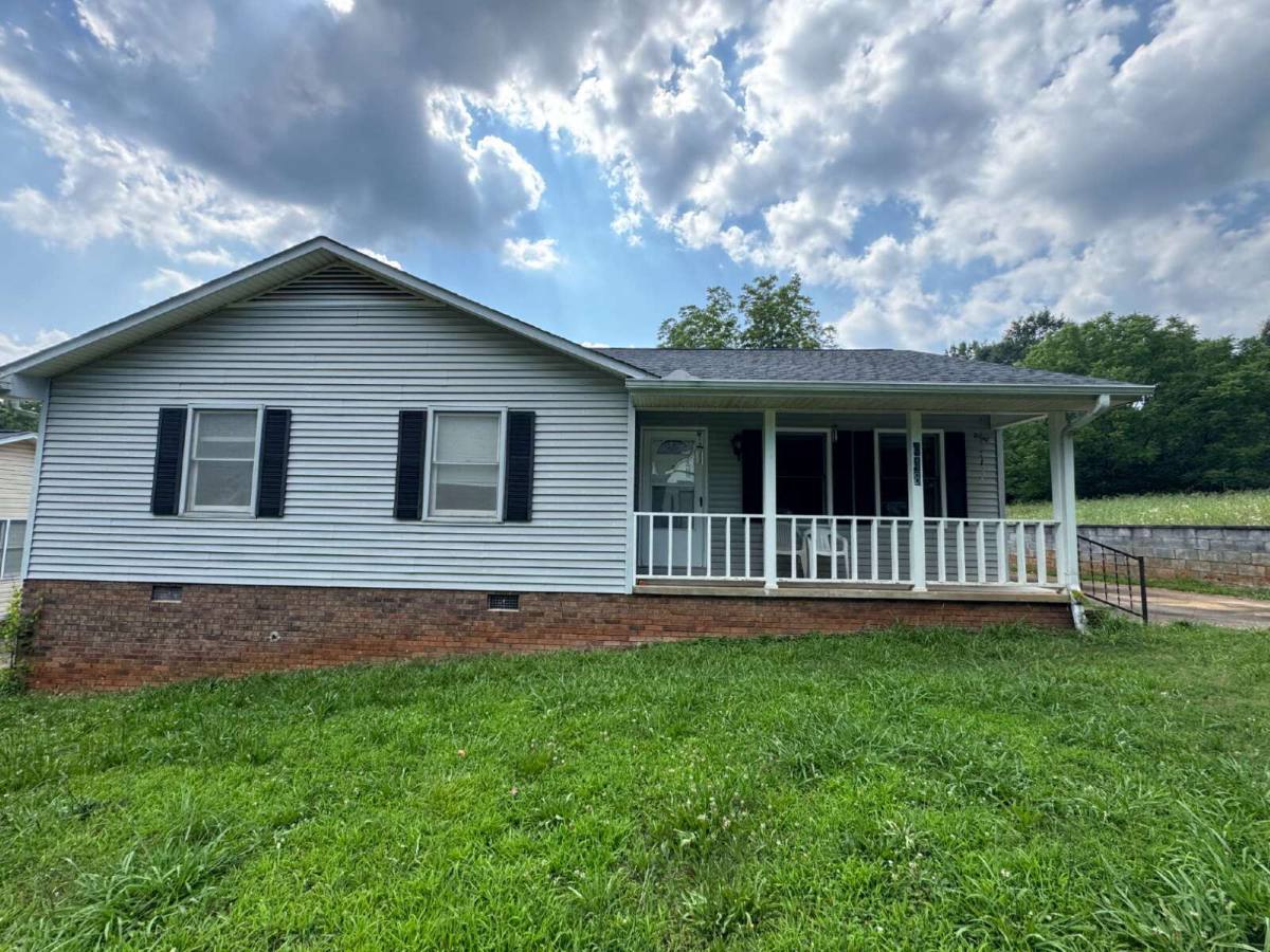 House for rent at 448 Thompson St, Pendleton, SC 29670