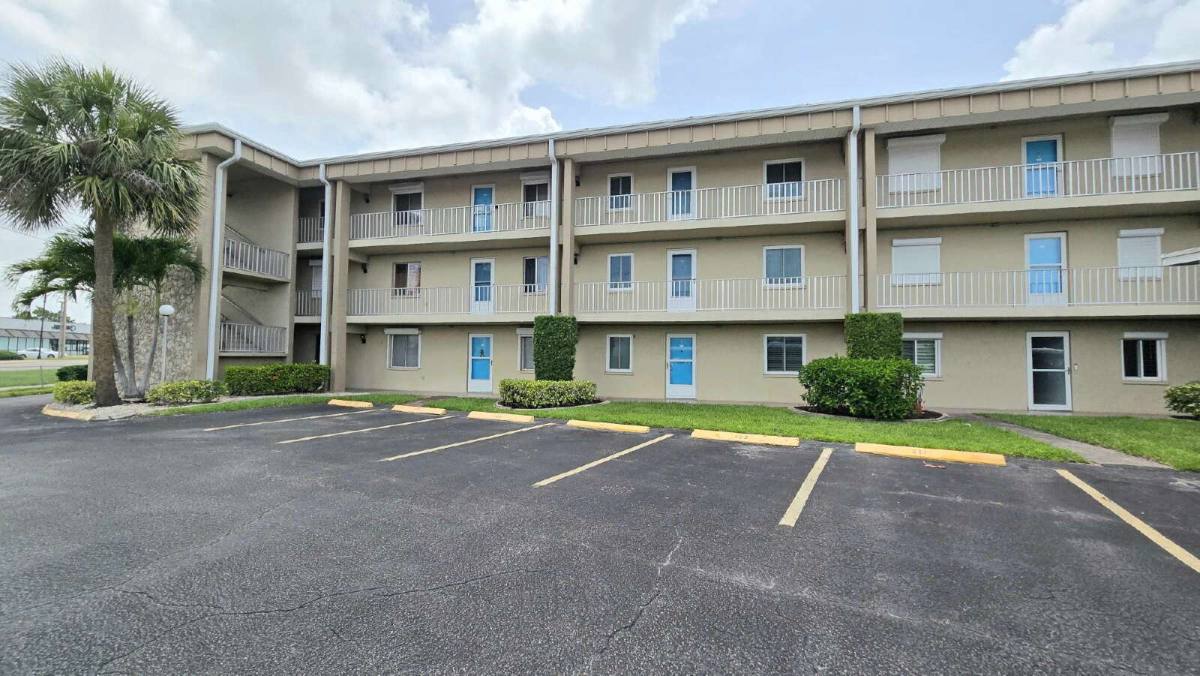 Condo for rent at 2244 Winkler Ave #103, Fort Myers, FL 33901