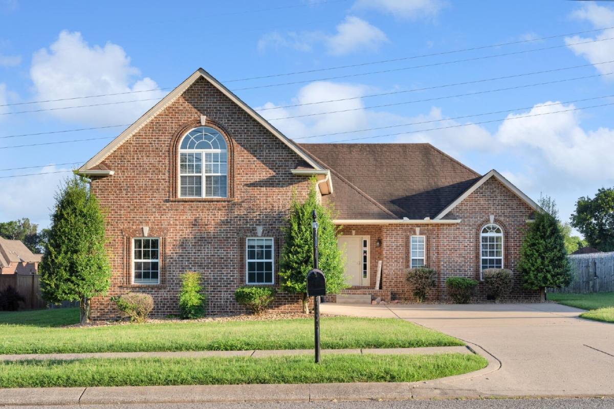 House for rent at 737 Starpoint Dr, Gallatin, TN 37066