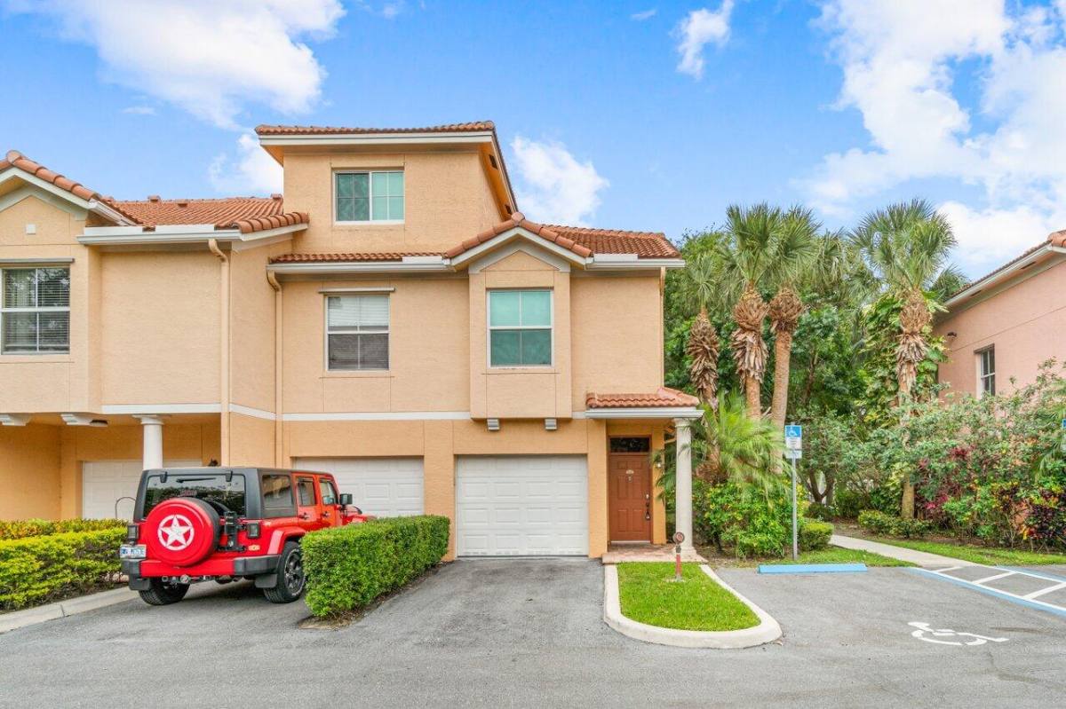 Townhouse for rent at 2030 Alta Meadows Lane #1209, Delray Beach, FL 33444