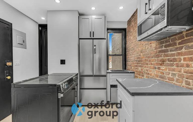 Apartment for rent at 446 W 52nd St #5E, New York, NY 10019