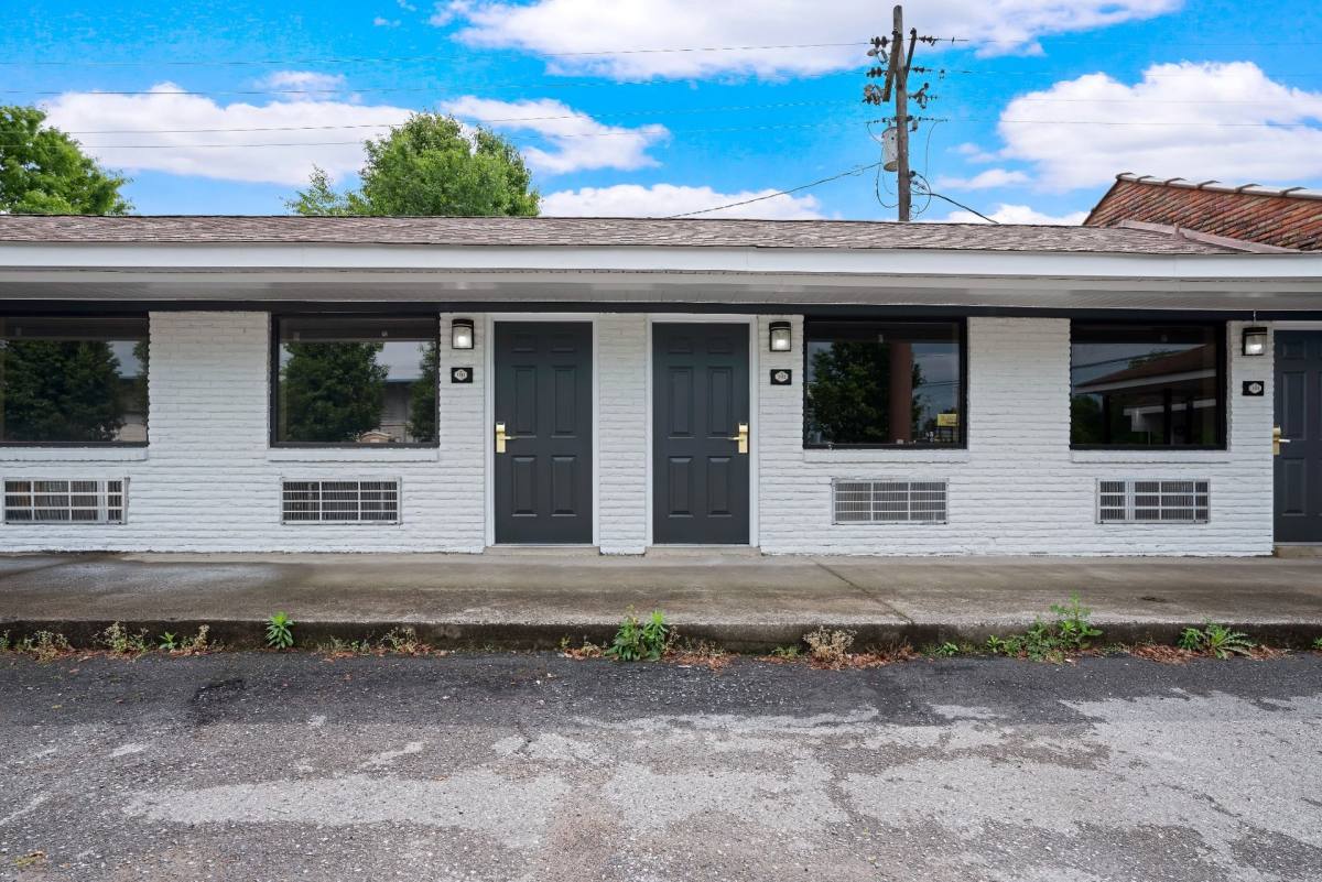 Apartment for rent at 905 Providence Blvd, Clarksville, TN 37042