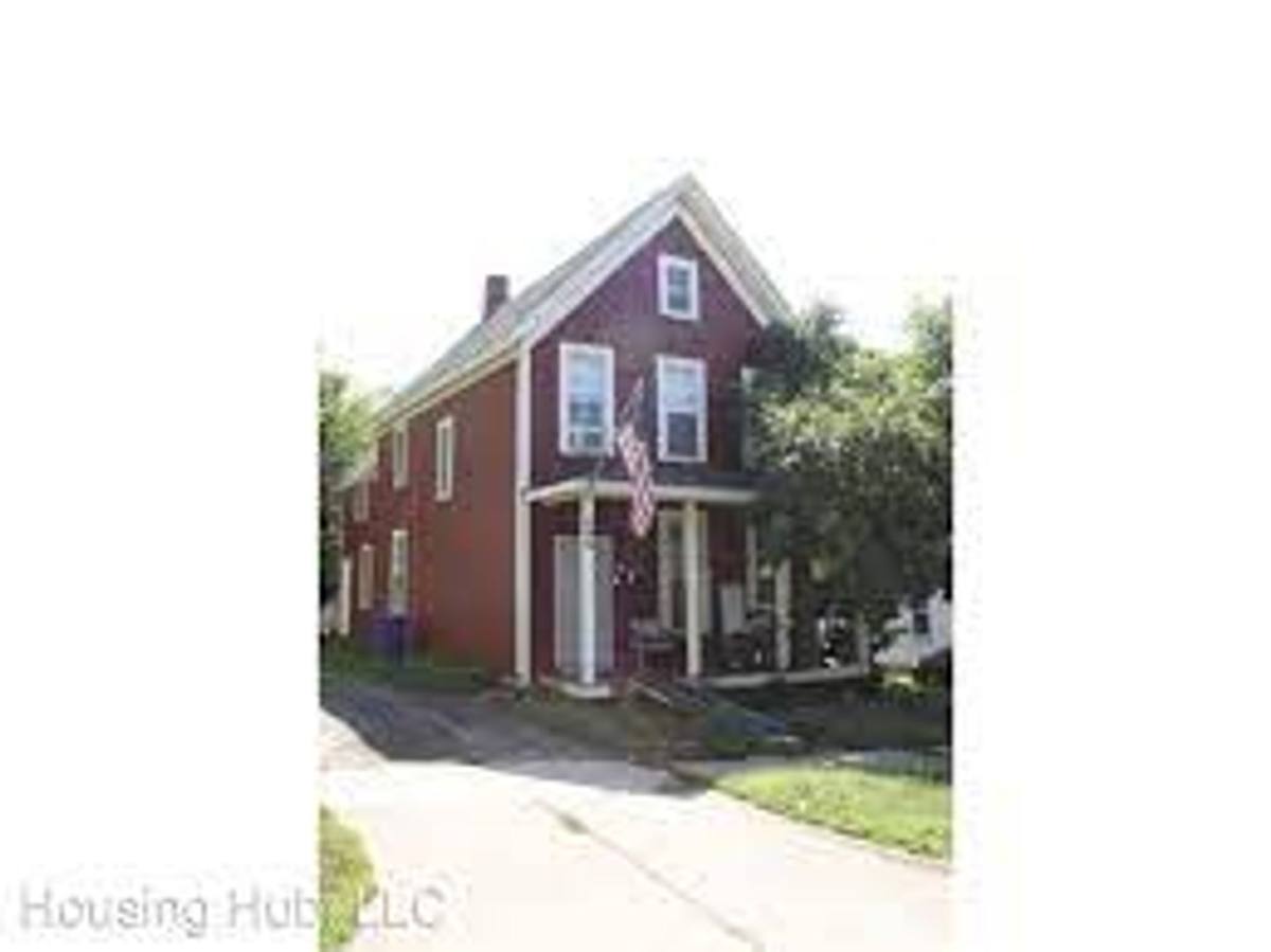 Apartment for rent at 696 Conway St, Saint Paul, MN 55106