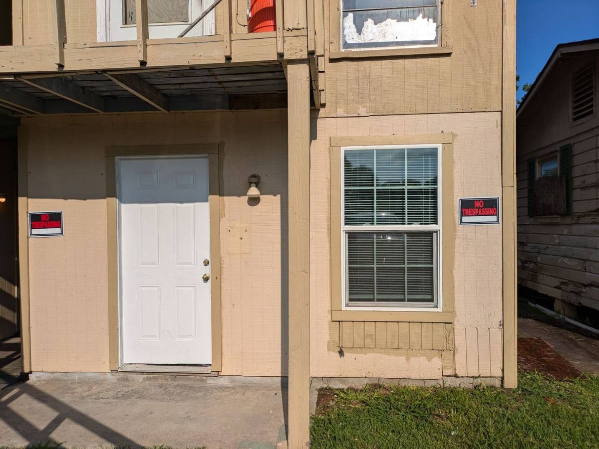 Apartment for rent at 4370 Ave A, Beaumont, TX 77705