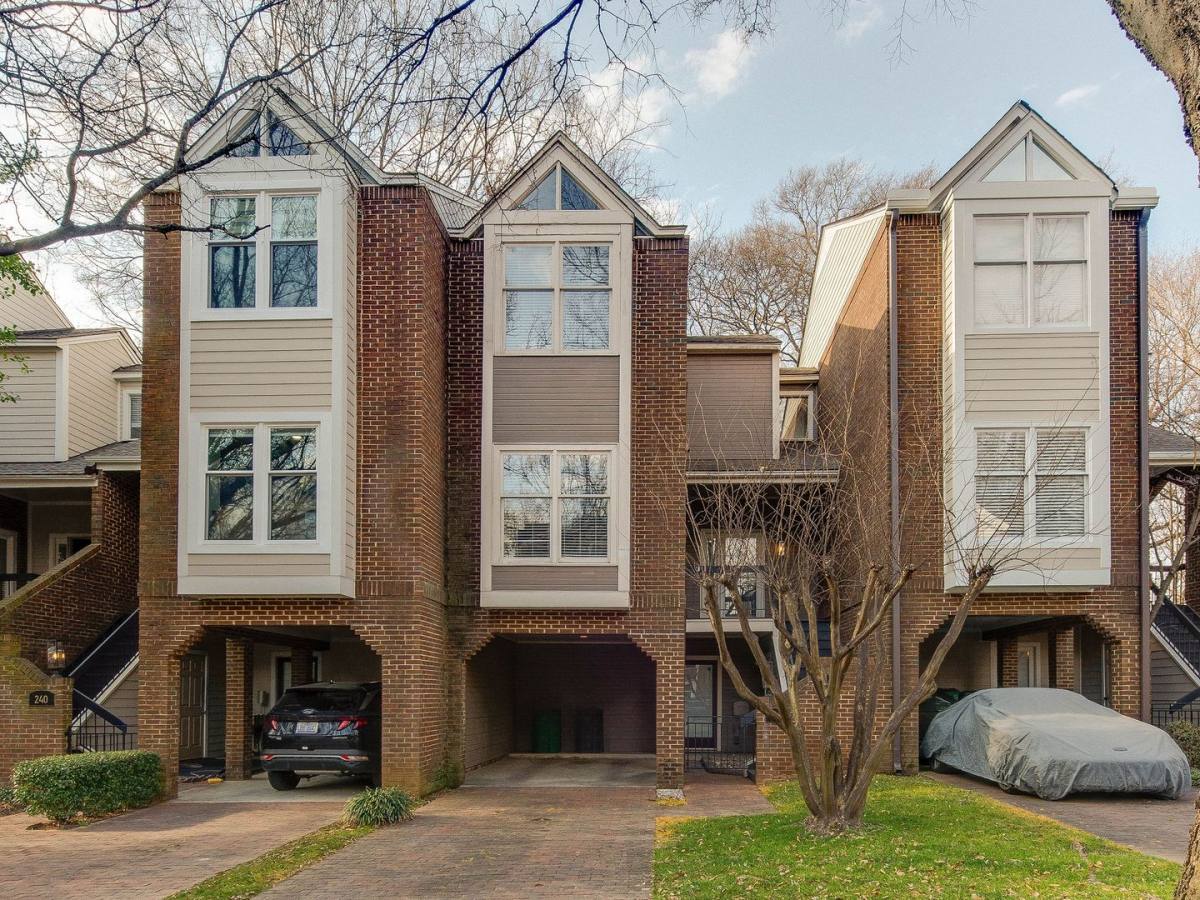 Townhouse for rent at 238 S Clarkson St, Charlotte, NC 28202