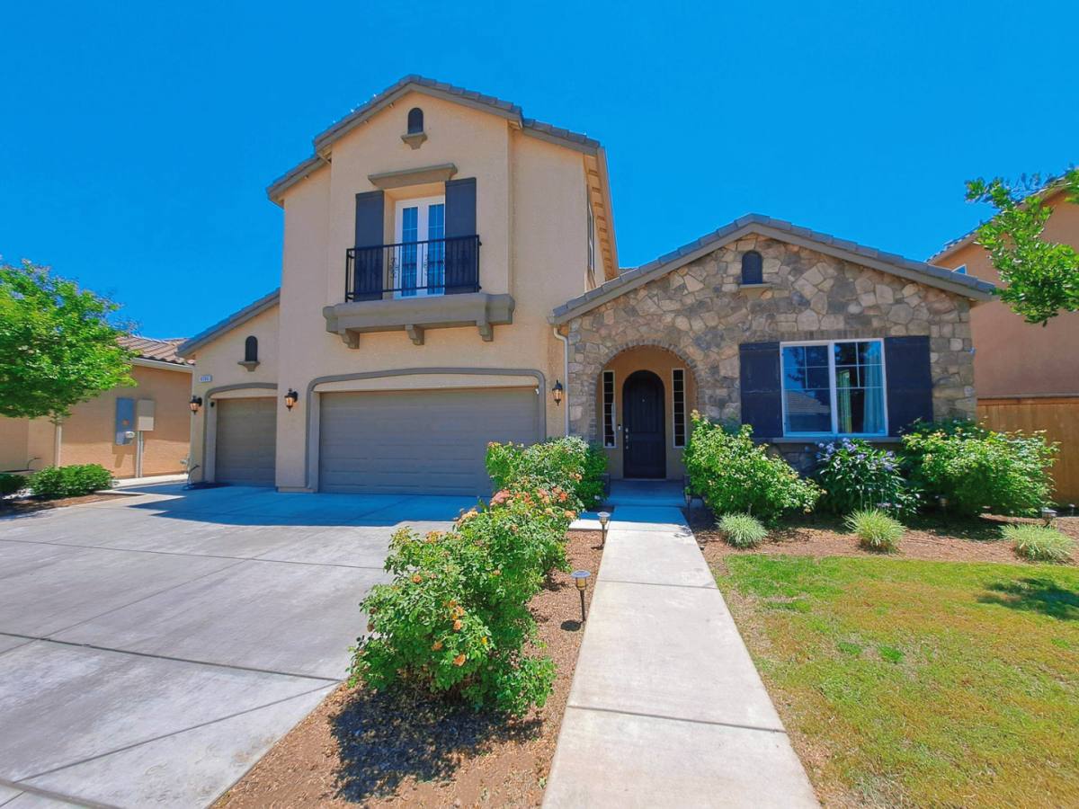 Apartment for rent at 4266 Sierra Madre Ave, Clovis, CA 93619