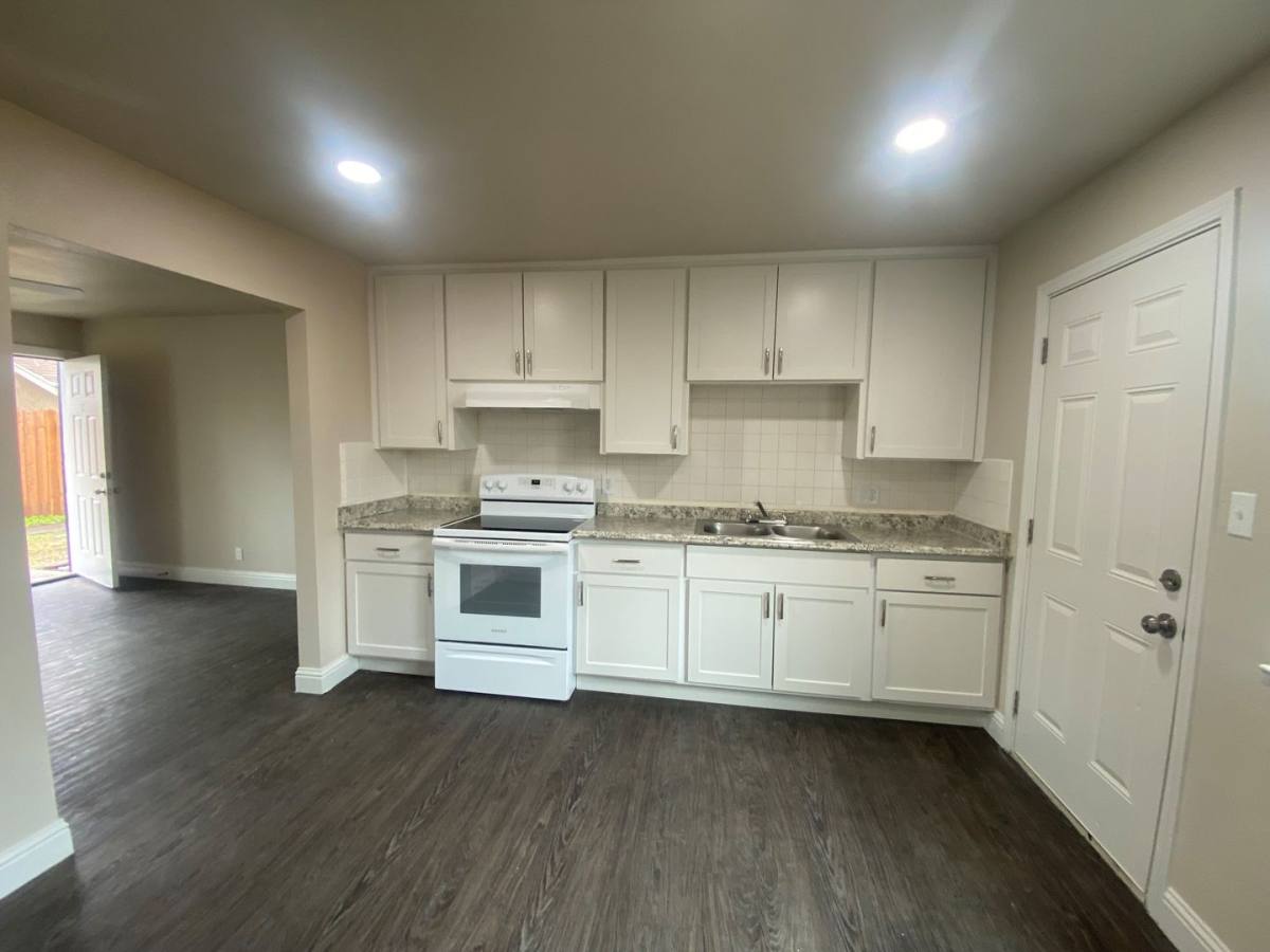 Apartment for rent at 2056 E White Ave, Fresno, CA 93701