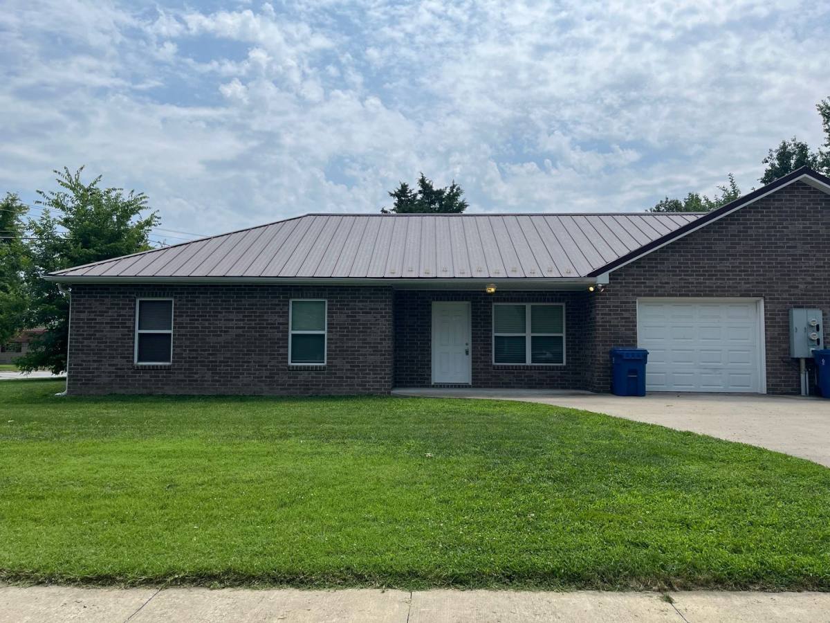 Apartment for rent at 412 Ash St, Ashland, MO 65010