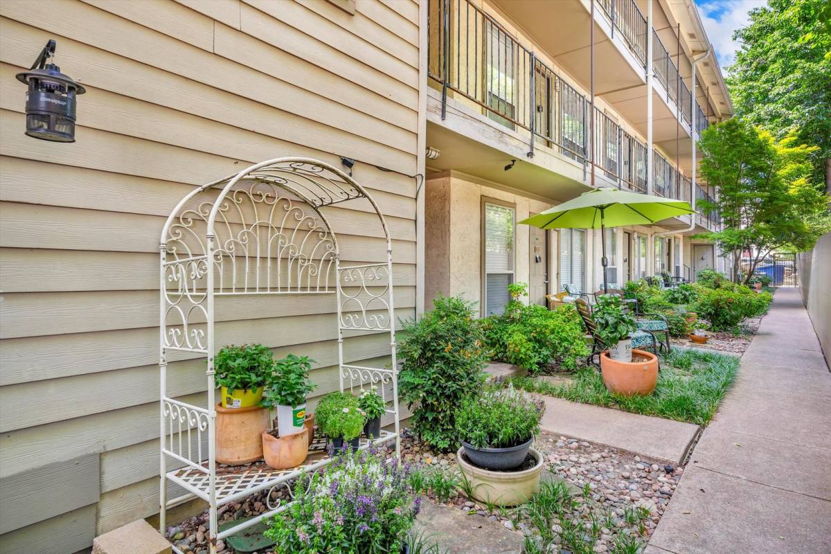 Apartment for rent at 5727 Richmond Ave, Dallas, TX 75206