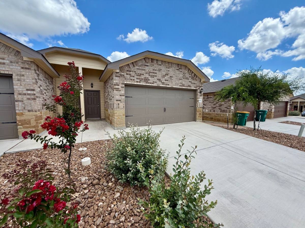 Apartment for rent at 9219 Canyon Bend, Converse, TX 78109