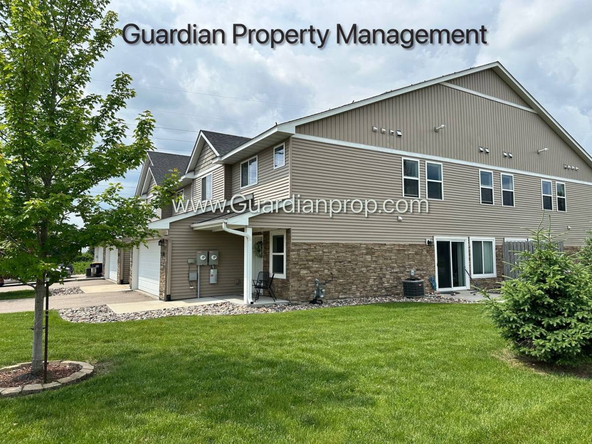 Townhouse for rent at 7974 210th St W, Lakeville, MN 55044